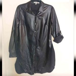 🌻5/$25 Faux leather top